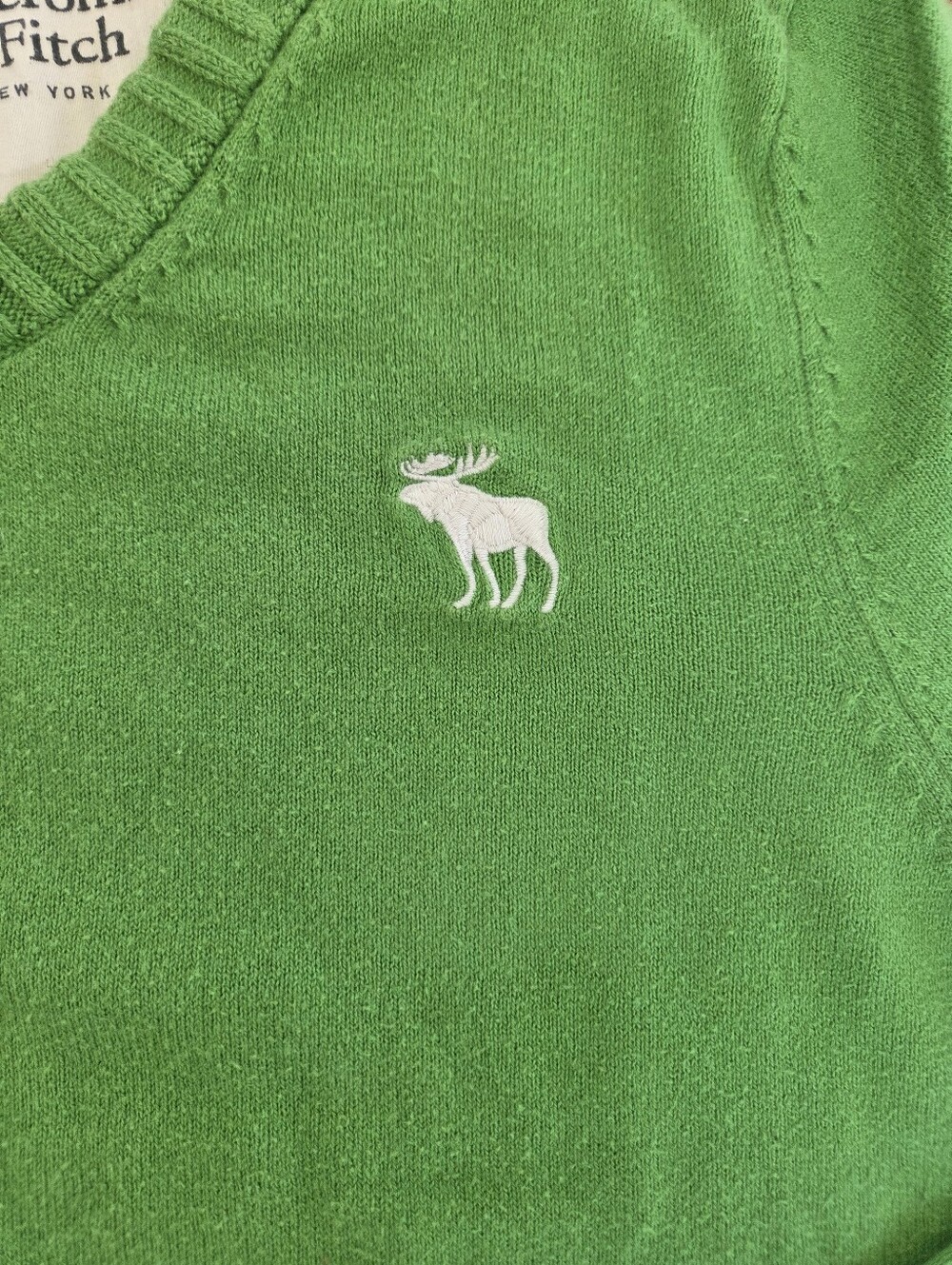 Abercrombie & Fitch Men's Green V-Neck Knitted Sweater with White Logo Size M - Picture 3 of 7